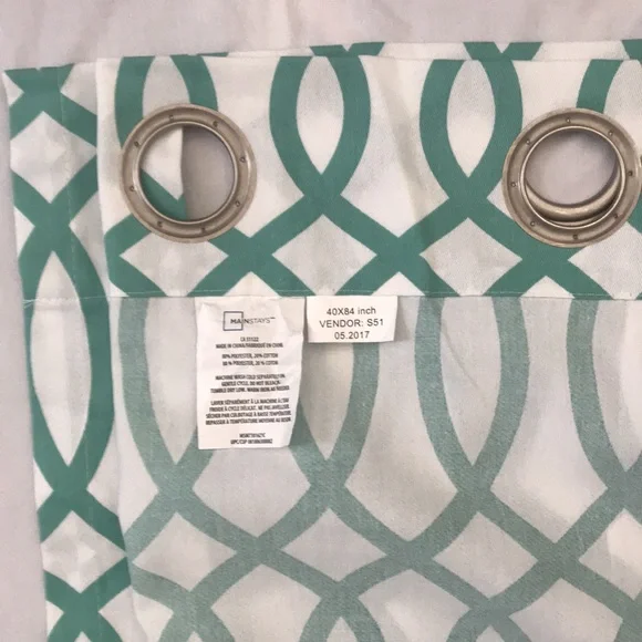 Green & white pattern curtains - Picture 3 of 3